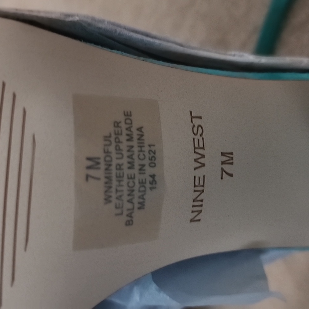 NINE WEST - Picture 6 of 7